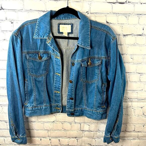 👖 Forever 21 Classic Denim Jacket - Size Small - Picture 1 of 3
